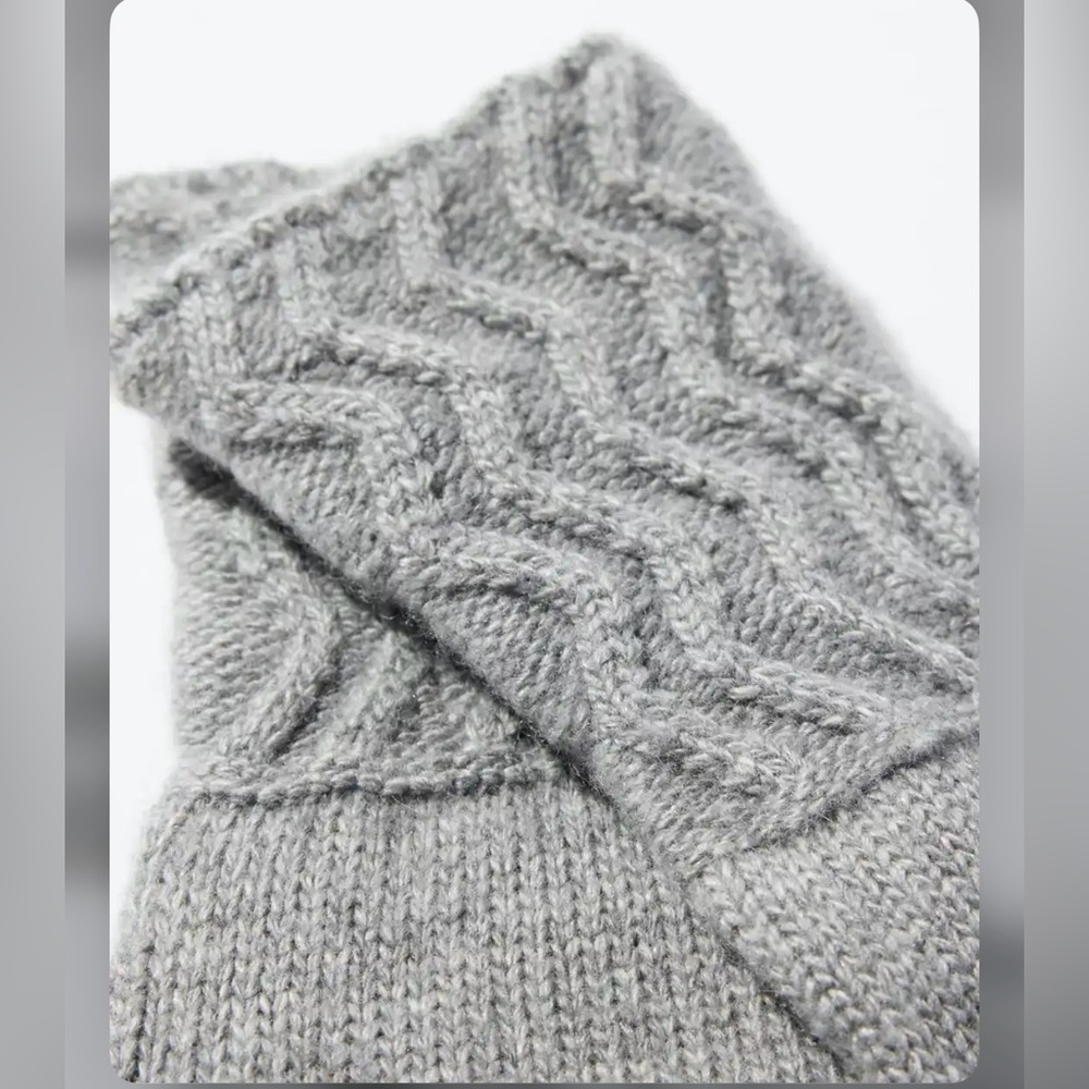 WHBM Rhinestone patterned gloves - Picture 5 of 12